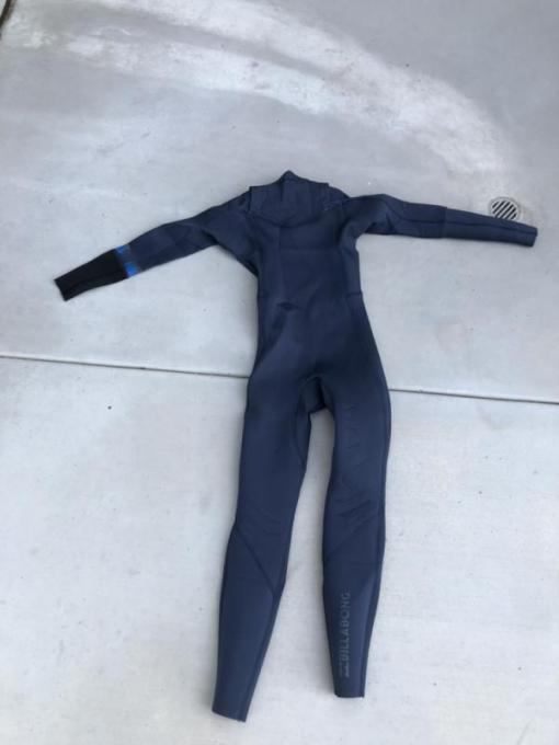 3/2 Billabong Chest Zip // Size 16 youth 