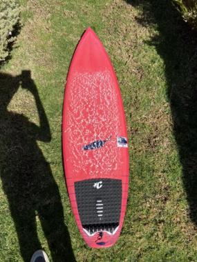5’7 chili volume 2 with fins and board bag