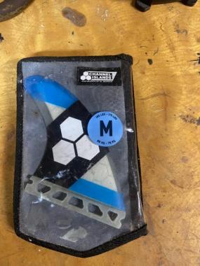 5’7 chili volume 2 with fins and board bag