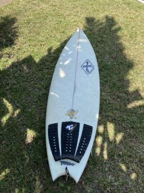 5’8 moontail xanadu surfboard 