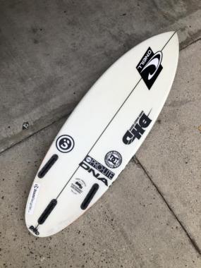 DHD DNA 4’9 1/2” grom surfboard