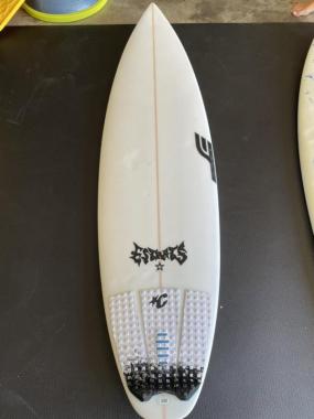 5’10 Estrada surfboard 
