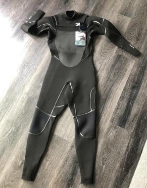 Wetsuit - New! 3/2 Chest Zip, Welded & Glued Seams, Chest and Back Fur Lined Fullsuit. Size Medium, 