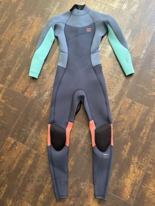 Billabong synergy furnace size 4 women’s used once